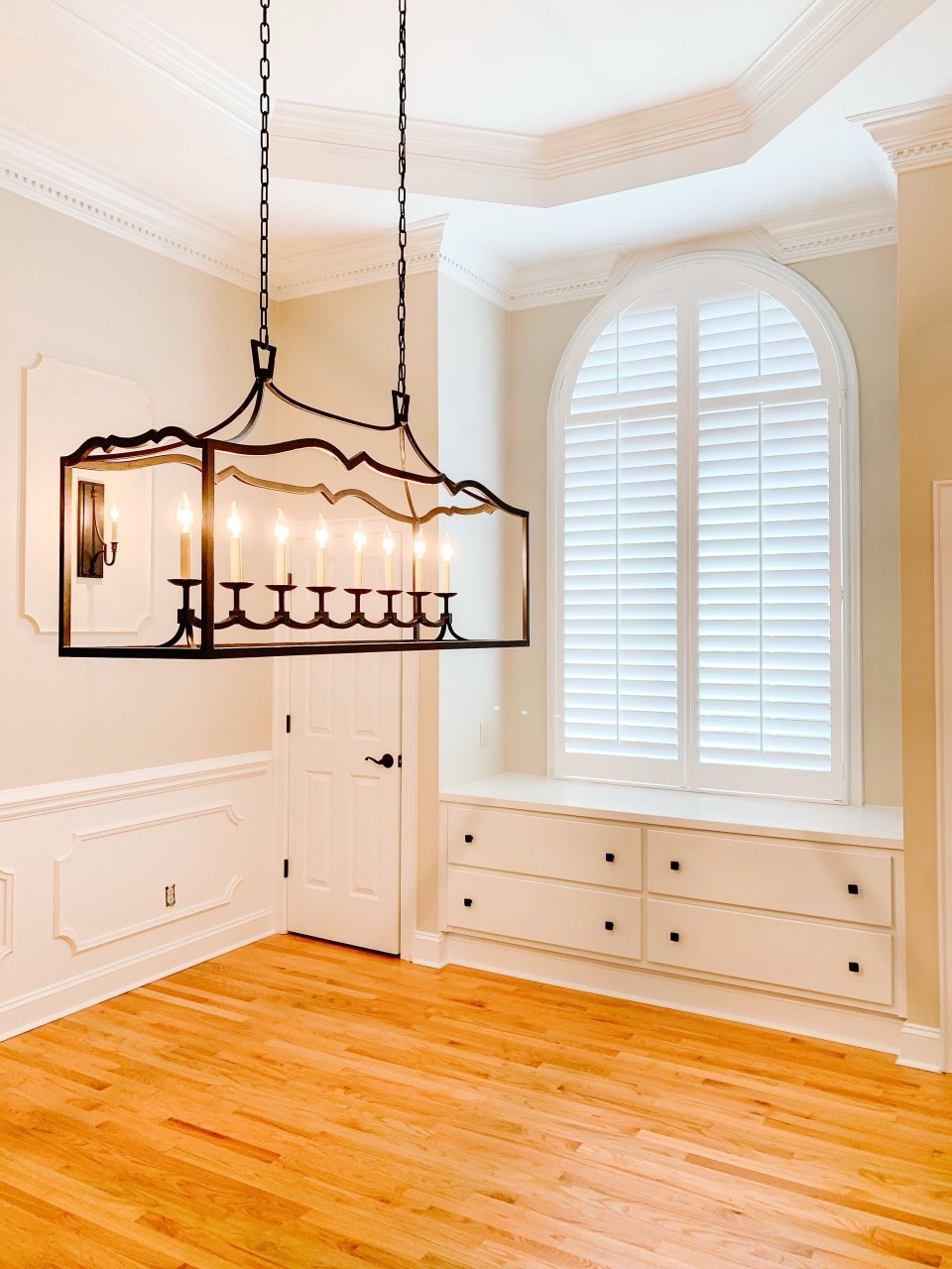 Center-open arch shutter with a divider rail