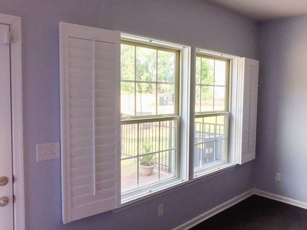 Single-panel bifold shutter configuration