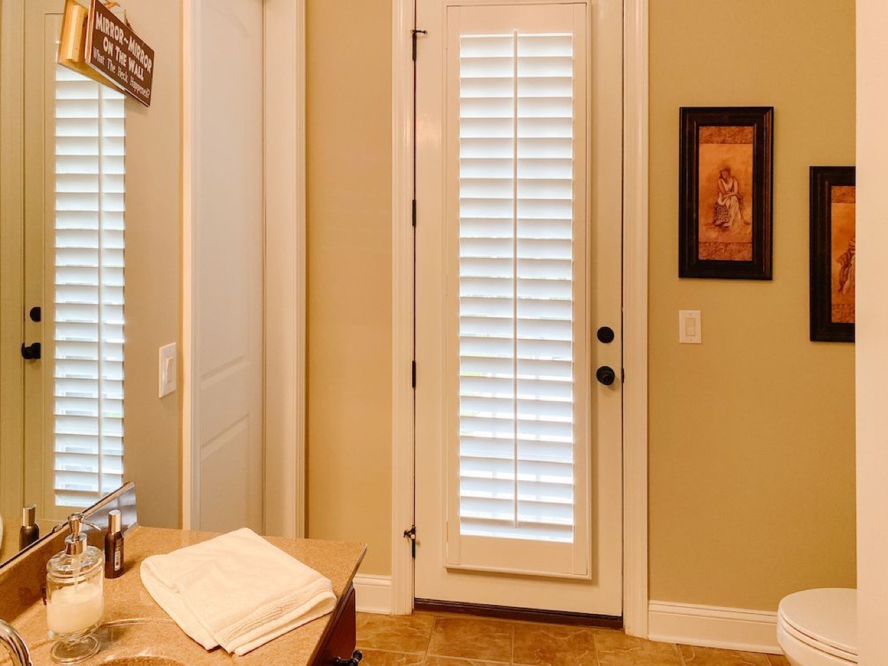 Door shutter panel without a handle cutout